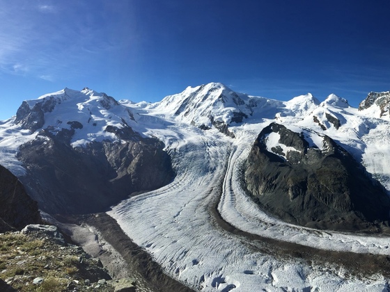Unsere schönen Schweizer Berge... das Matterhorn mit 4478 m und die Dufourspitze mit 4634 m