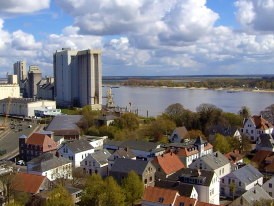 Brake/Unterweser, Vom Mitteldeich zum Binnenhafen, rechts die Weserinsel Harriersand